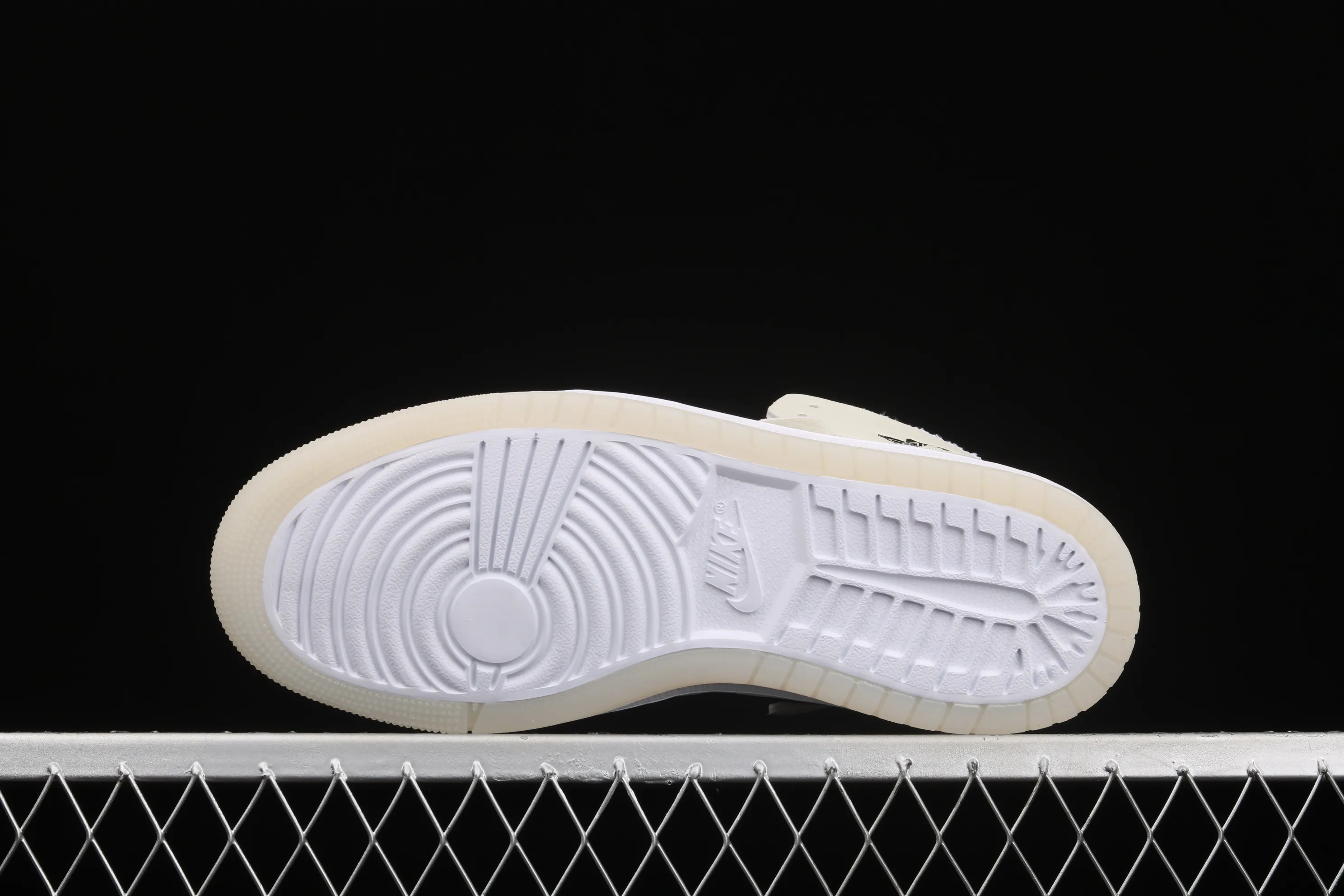 All categories Air Jordan Jordan series basketball shoes Air Jordan 1 High G version Air Jordan 1 Zoom Air CMFT AJ1 Joe 1 Pearl White high-top basketball shoes CT0979-002